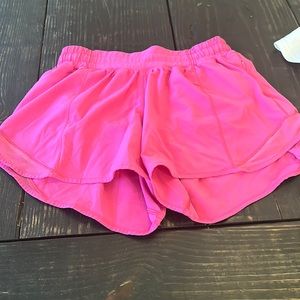 like new Lululemon 4 inch tall hottie, hot shorts in sonic pink